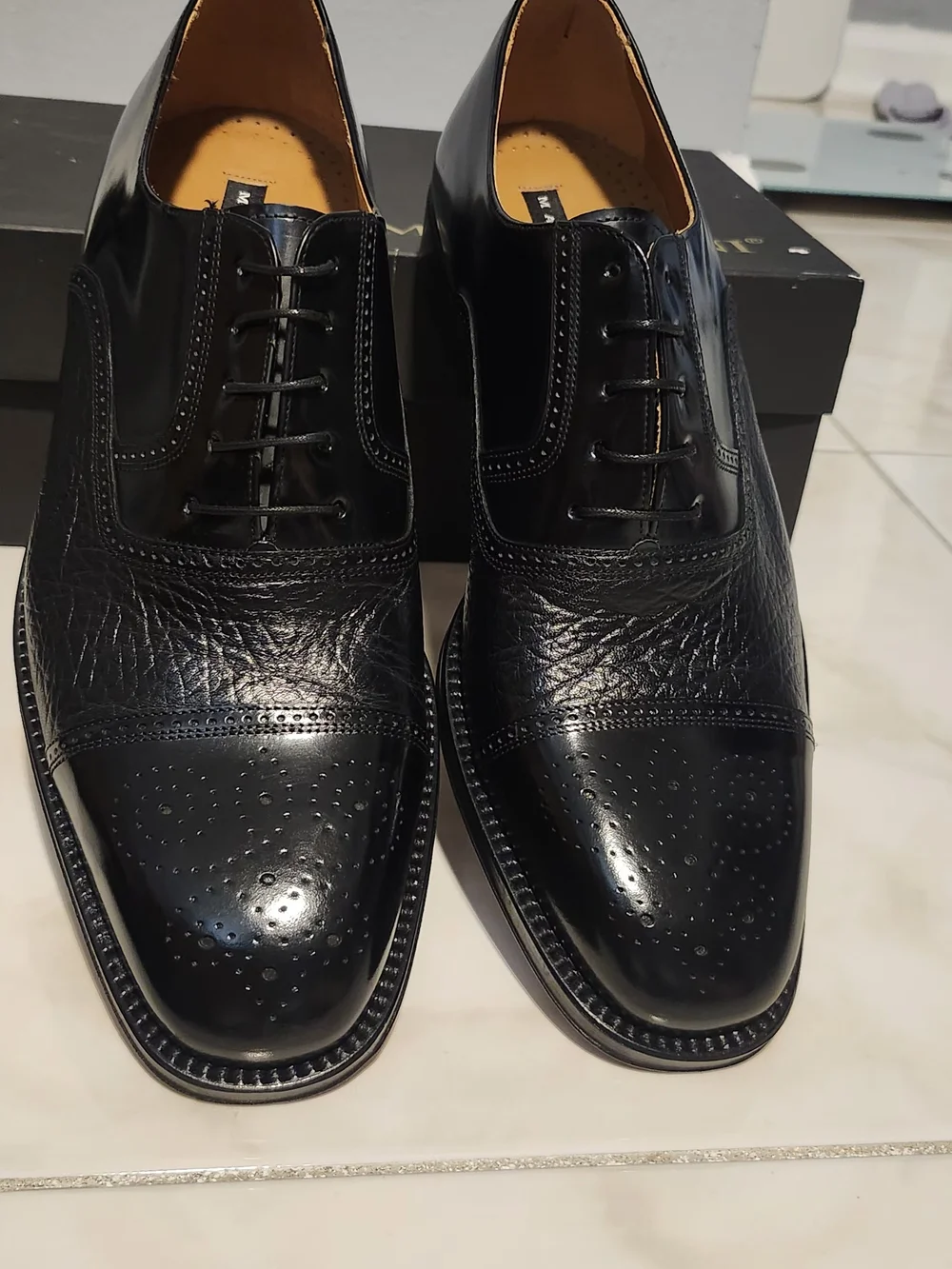 Magnanni Black Leather Derby Shoes with Natural Leather Soles. Made In Spain